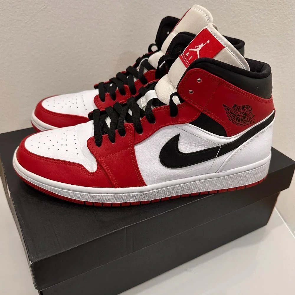 AIR JORDAN 1 MID 